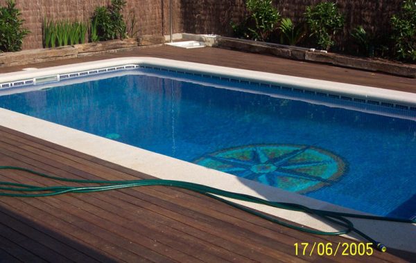 Reformas de piscinas, pavimento de madera
